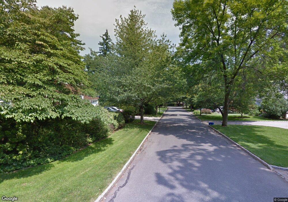 55 Avalon Rd, Great Neck, NY 11021 - photo 1