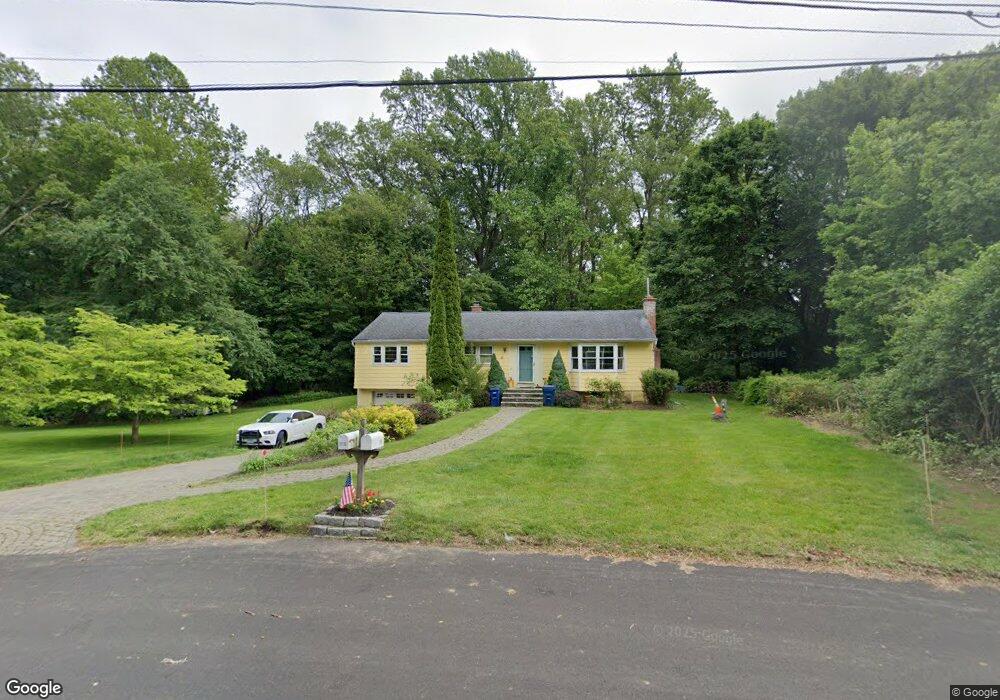 601 Avon Dr, Orange, CT 06477 - photo 1