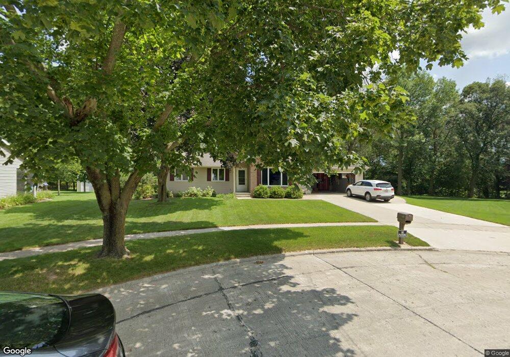 207 Harvest Ct, Manitowoc, WI 54220 - photo 1