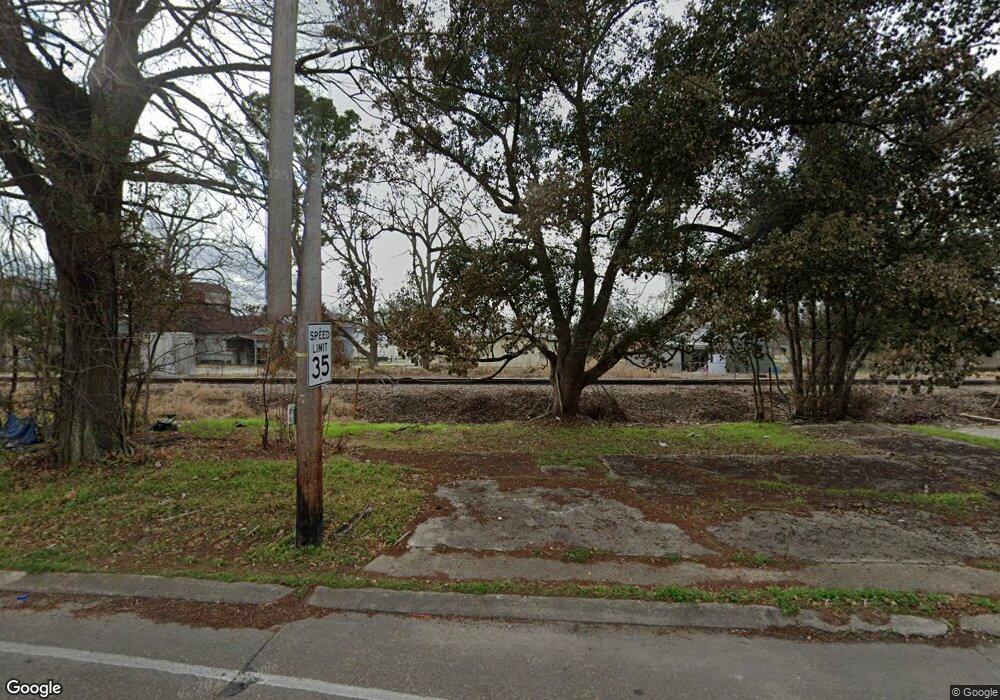 634 E Saint Peter St, New Iberia, LA 70560 - photo 1