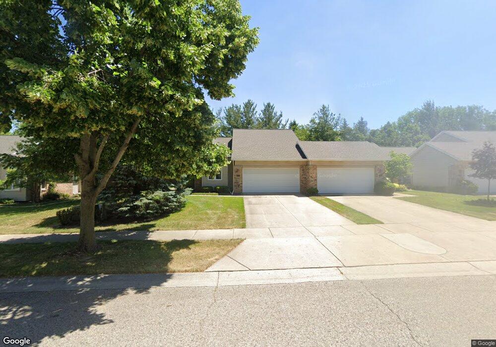 2226 Meadowglen Dr NE unit 10, Grand Rapids, MI 49505 - photo 1