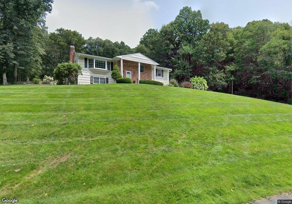 204 Linden Tree Rd, Wilton, CT 06897 - photo 1