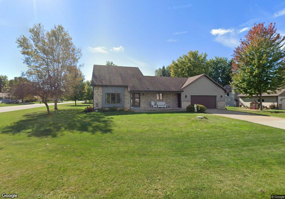 W5521 Hickory Dr, Appleton, WI 54915 - photo 1