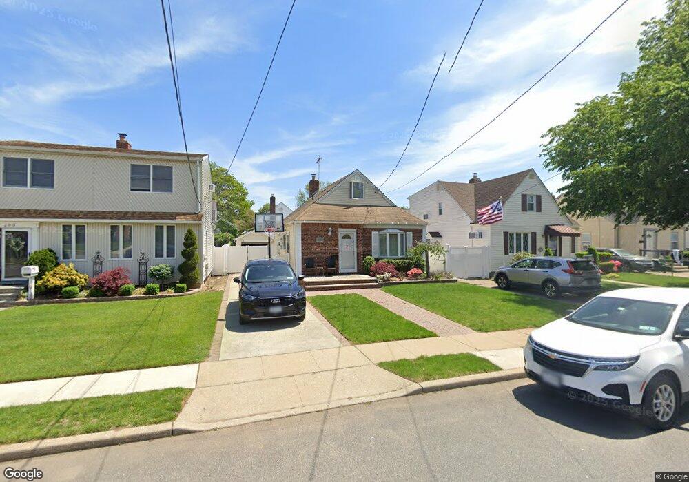 207 Commonwealth St, Franklin Square, NY 11010 - photo 1