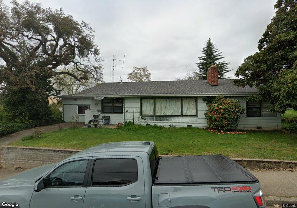 914 NE 9th St, Grants Pass, OR 97526 - photo 1