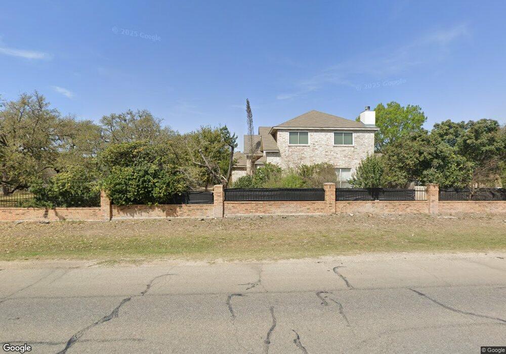 10807 Hunters Way, Helotes, TX 78023 - photo 1