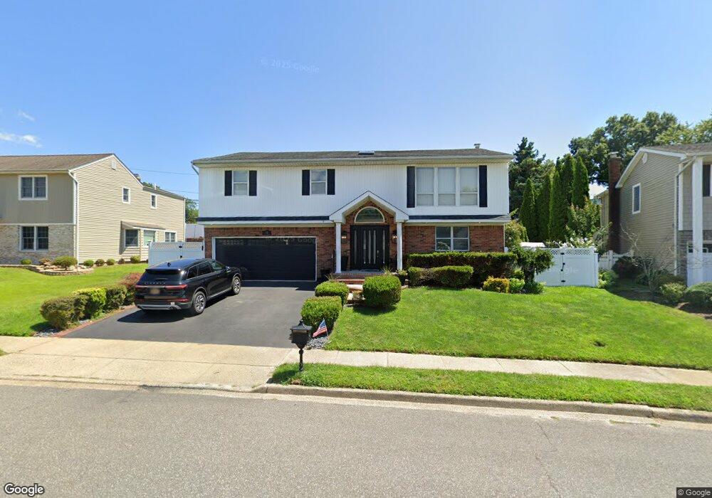 18 Ruth Place, Plainview, NY 11803 - photo 1