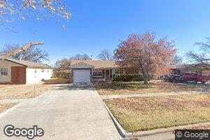 1404 Ennis St, Plainview, TX 79072