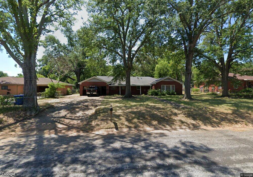916 Emmons St, Kilgore, TX 75662 - photo 1