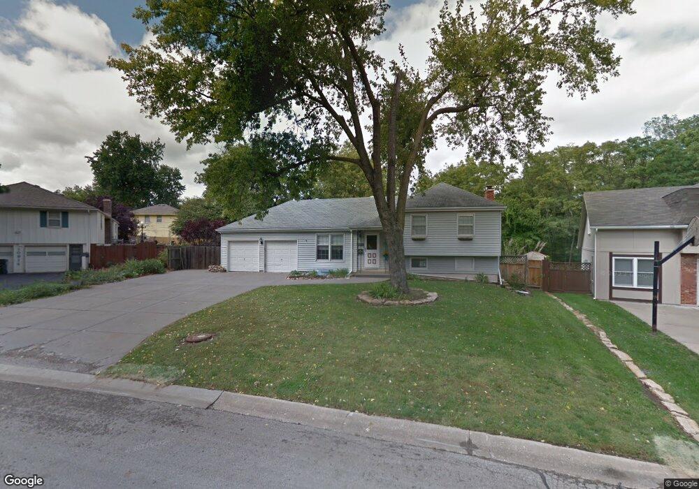 10912 W 71st Place, Shawnee, KS 66203 - photo 1