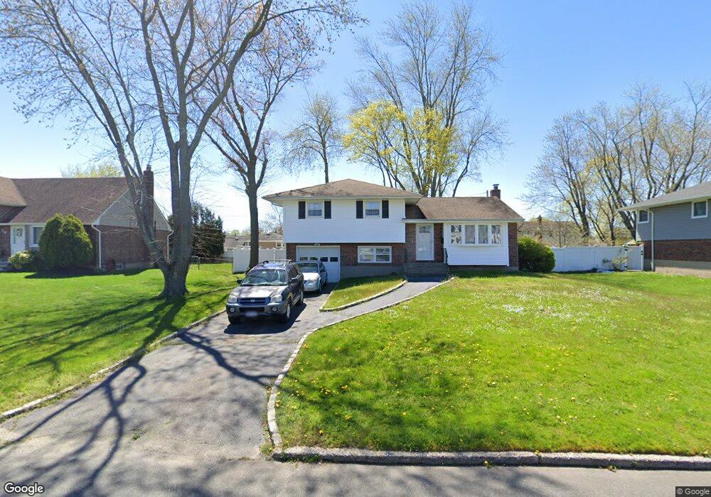 32 Walter Ct, ComMacK, NY 11725 - photo 1