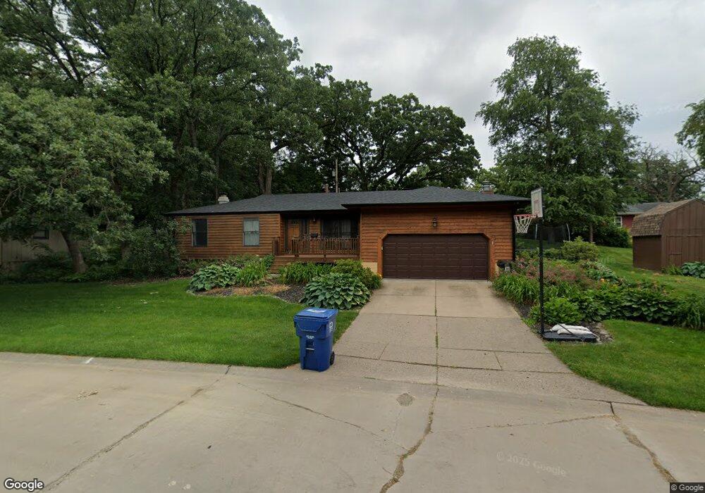 4439 Canterbury Ln, Davenport, IA 52806 - photo 1