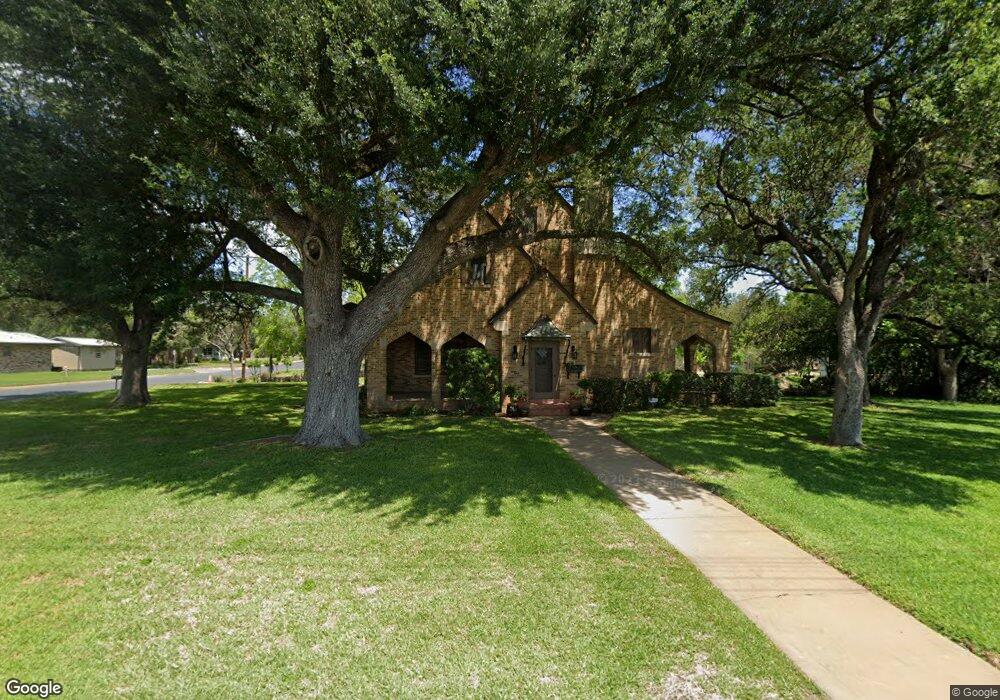 1308 N Saint Marys St, Beeville, TX 78102 - photo 1