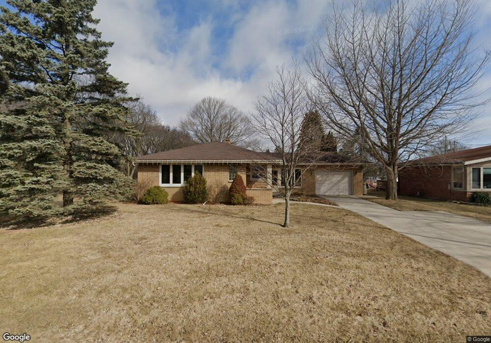 1714 Manitowoc Ave, South Milwaukee, WI 53172 - photo 1