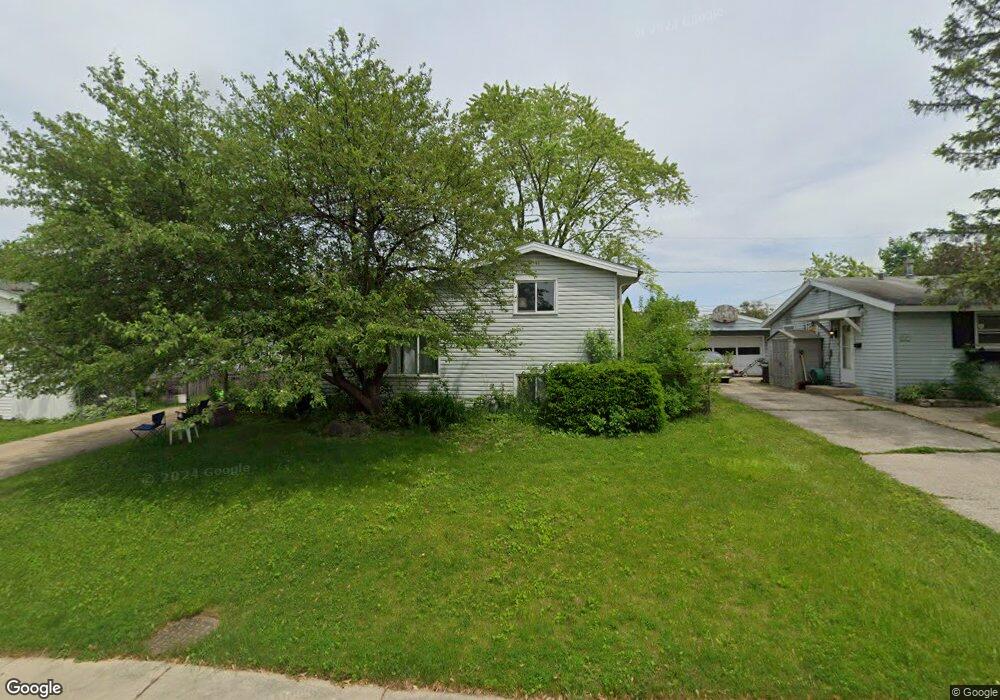 1223 Sacramento Dr, Carpentersville, IL 60110 - photo 1