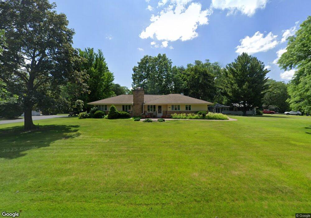 1885 Arrowhead Ct, Elm Grove, WI 53122 - photo 1