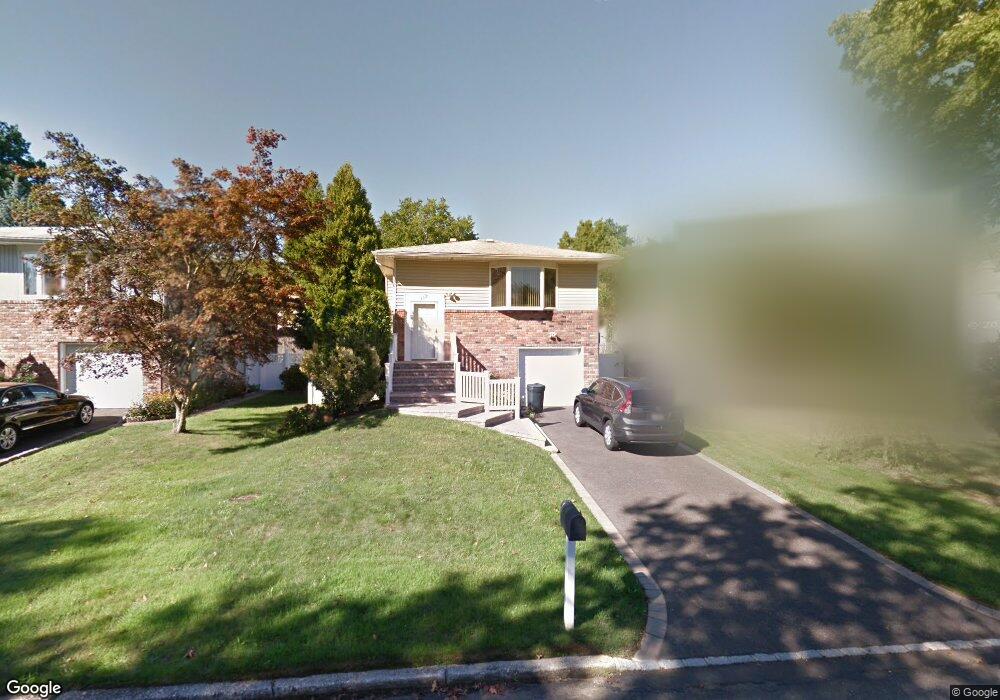 139 Truxton Rd, Dix Hills, NY 11746 - photo 1