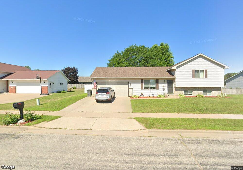 407 S Cherry Ln, Holmen, WI 54636 - photo 1