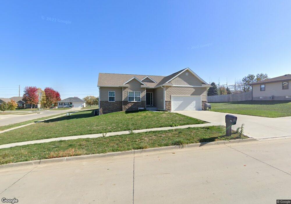 514 E 25th St N, Newton, IA 50208 - photo 1