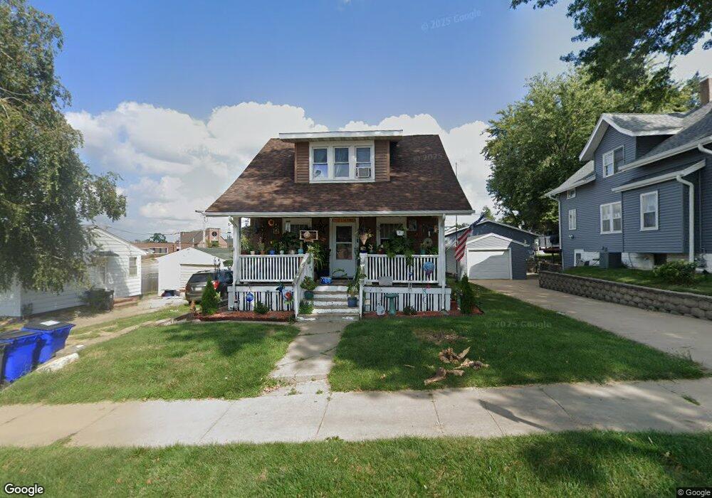 2211 J St SW, Cedar Rapids, IA 52404 - photo 1