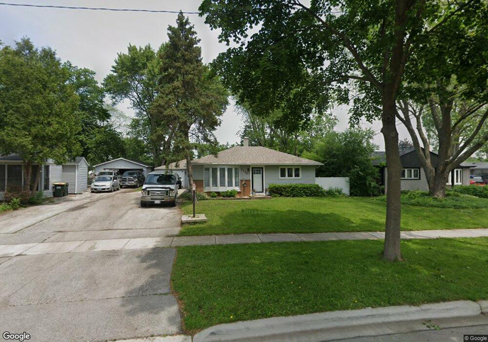 3404 Peacock Ln, Rolling Meadows, IL 60008 - photo 1