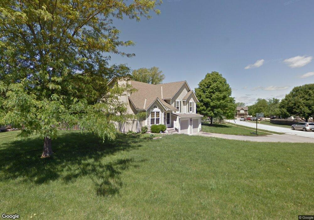 5620 Apache Ct, Shawnee, KS 66226 - photo 1