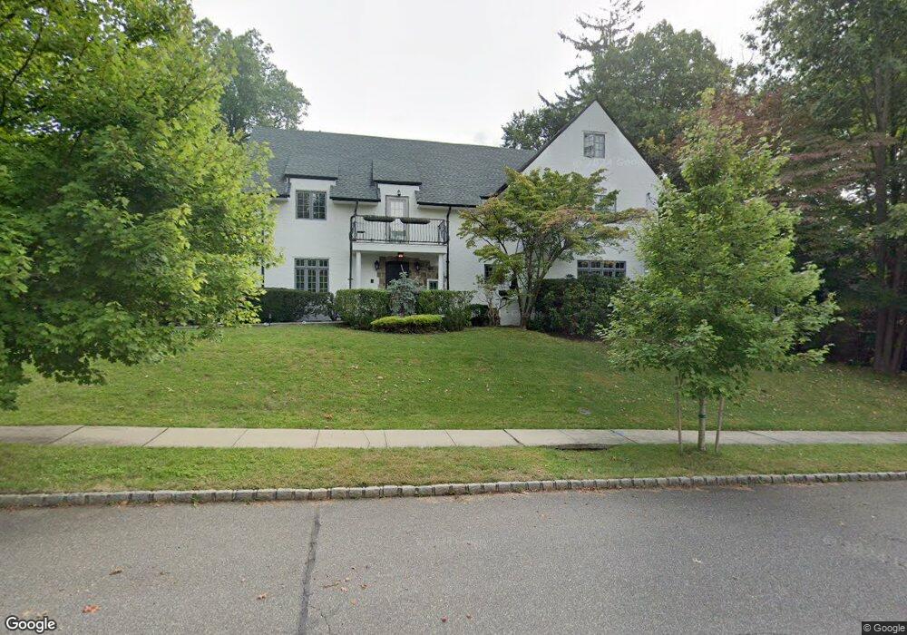 1 Buckingham Place, Great Neck, NY 11021 - photo 1