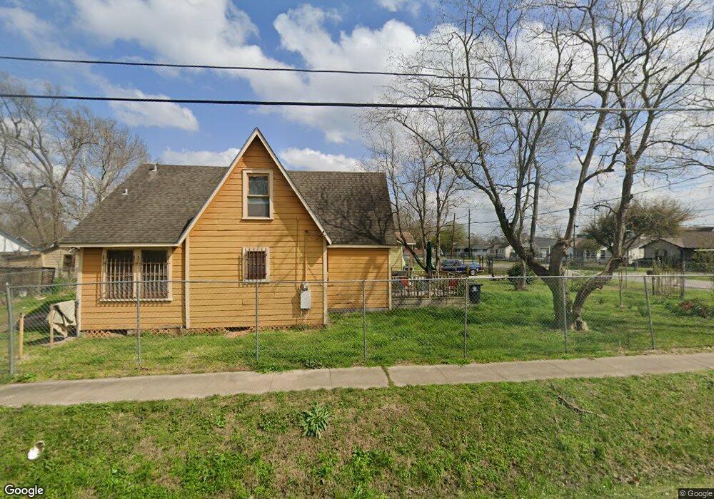 701 Duff Ln, Houston, TX 77022 - photo 1