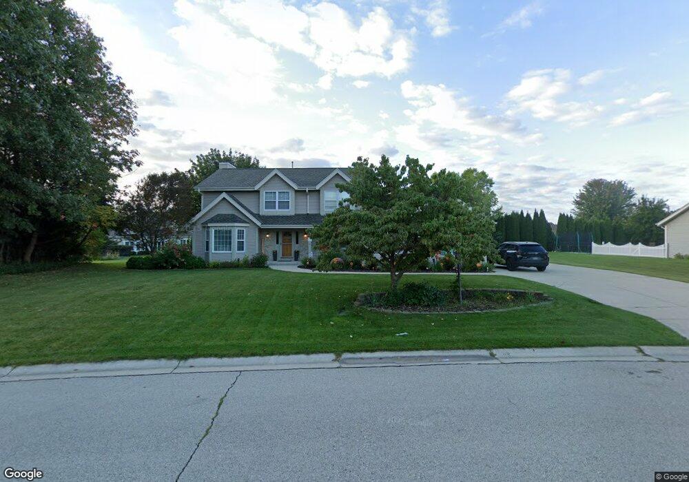 N74W15015 Sylvan Ln, Menomonee Falls, WI 53051 - photo 1