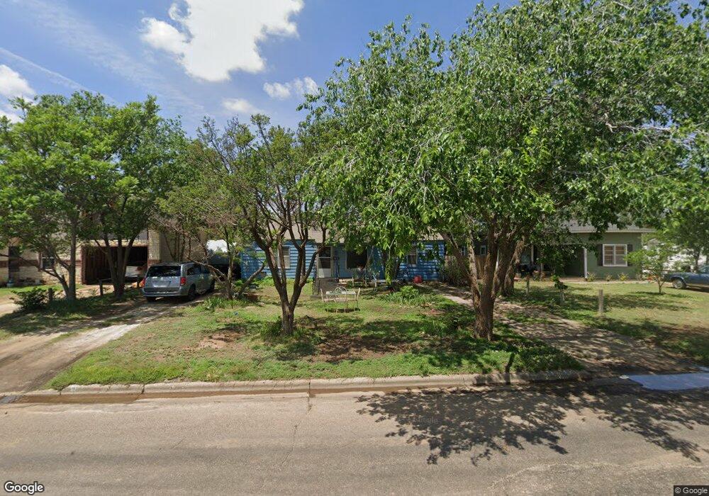 205 Yonkers St, Plainview, TX 79072 - photo 1