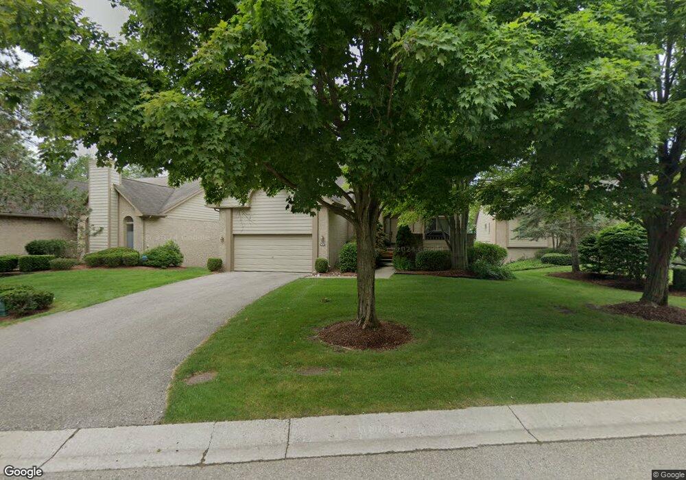 4870 Lagoons Cir, West Bloomfield, MI 48323 - photo 1