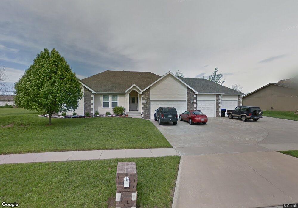 4225 SE Oakview Ln, Topeka, KS 66609 - photo 1