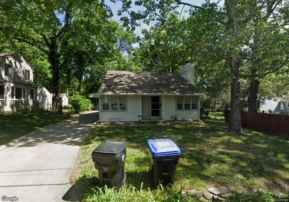2318 SW 20th St, Topeka, KS 66604 - photo 1