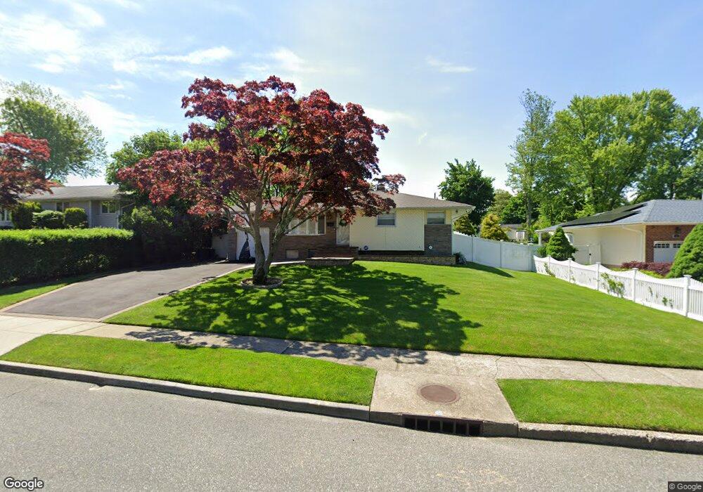 36 Donna Ln, ComMacK, NY 11725 - photo 1