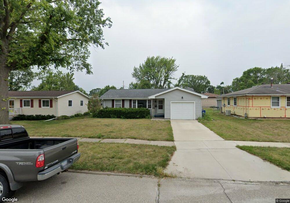 49 27th Avenue Dr SW, Cedar Rapids, IA 52404 - photo 1