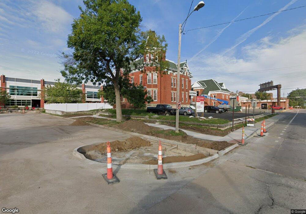 1120 2nd Ave SE unit C, Cedar Rapids, IA 52403 - photo 1