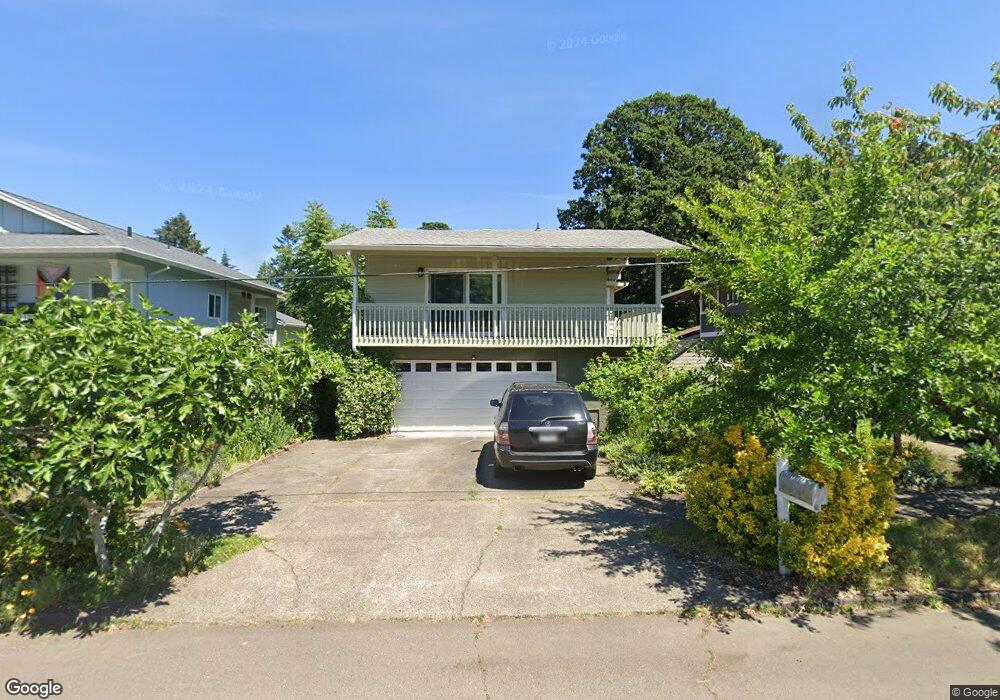 1053 Hallinan St, Lake Oswego, OR 97034 - photo 1