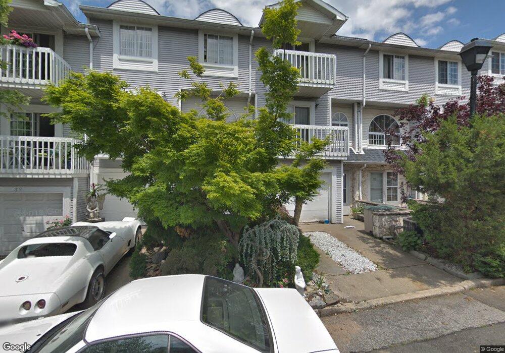 31A Country Dr N unit 13, Staten Island, NY 10314 - photo 1