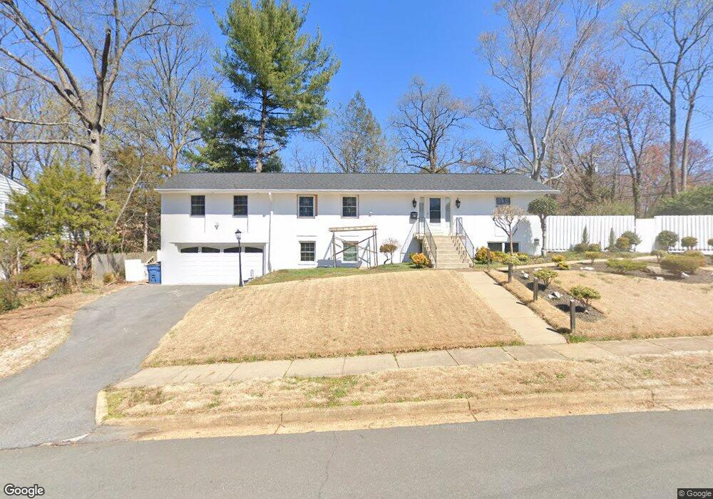 1034 Pine Hill Rd, McLean, VA 22101 - photo 1