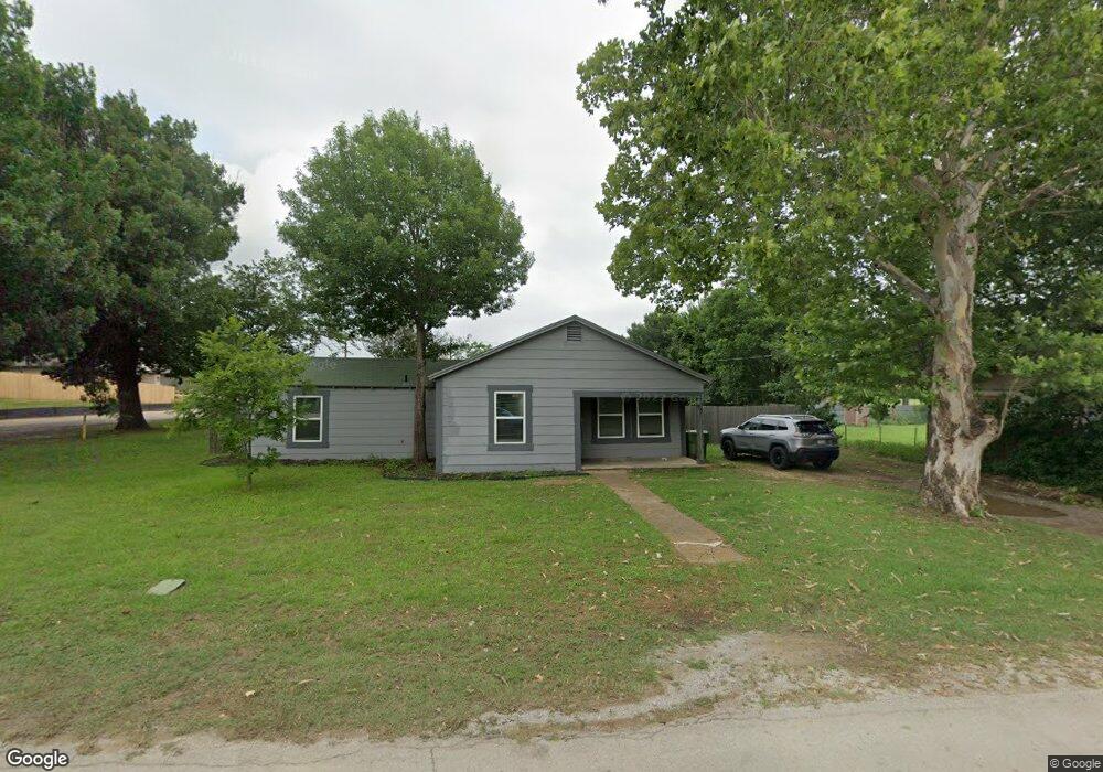 832 N Ave a, Springtown, TX 76082 - photo 1