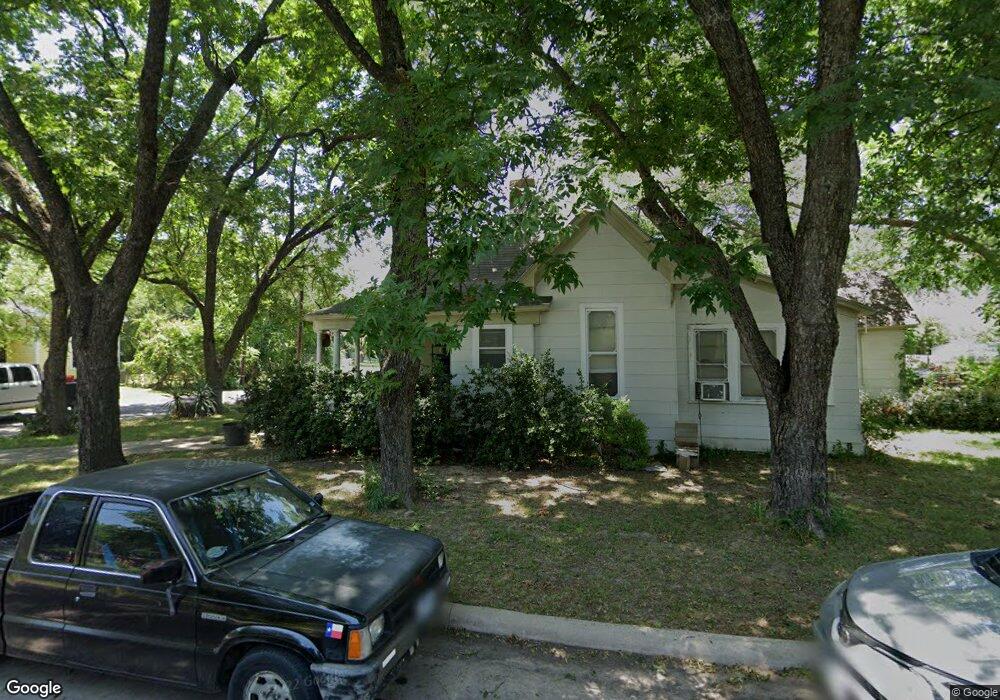 701 Beech St, Bonham, TX 75418 - photo 1