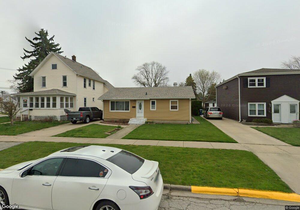 904 Spruce St, Aurora, IL 60506 - photo 1