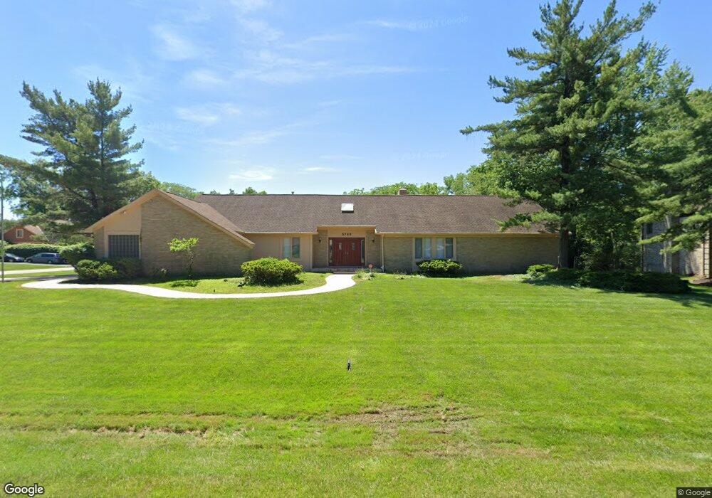 5765 Willowcreek Cir, Columbus, OH 43213 - photo 1