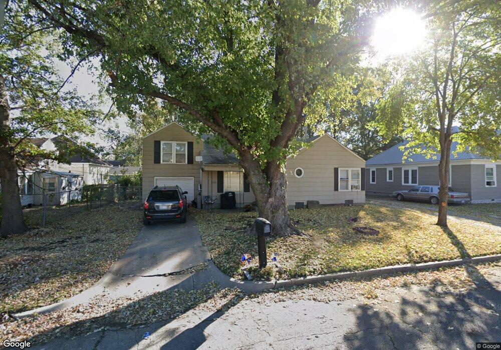 310 S, Parsons, KS 67357 - photo 1