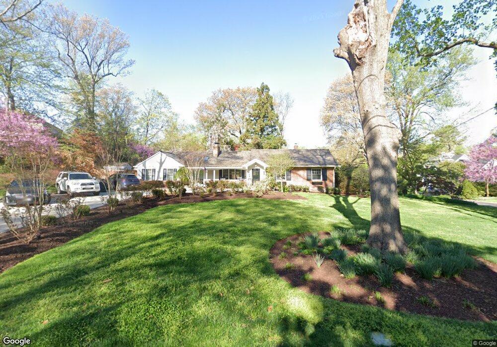 7610 Holiday Dr, Alexandria, VA 22308 - photo 1