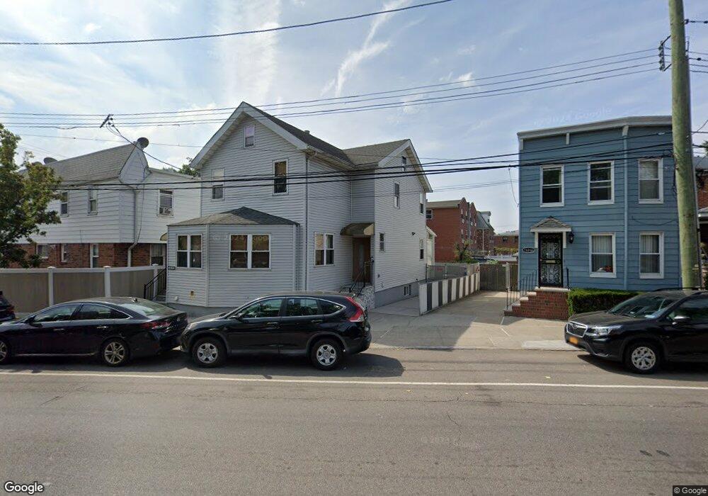 16270 Pidgeon Meadow Rd, Flushing, NY 11358 - photo 1