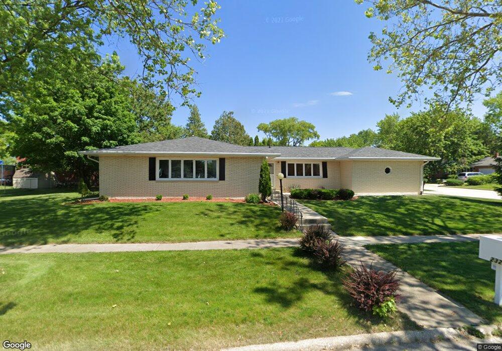 2321 W 3rd St, Cedar Falls, IA 50613 - photo 1