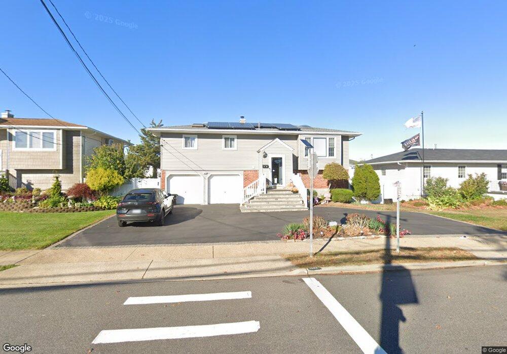 2688 Bayview Ave, Wantagh, NY 11793 - photo 1