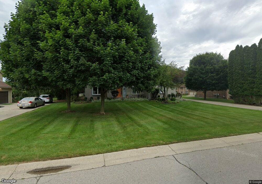 6288 Wood Pond Rd, West Bloomfield, MI 48323 - photo 1