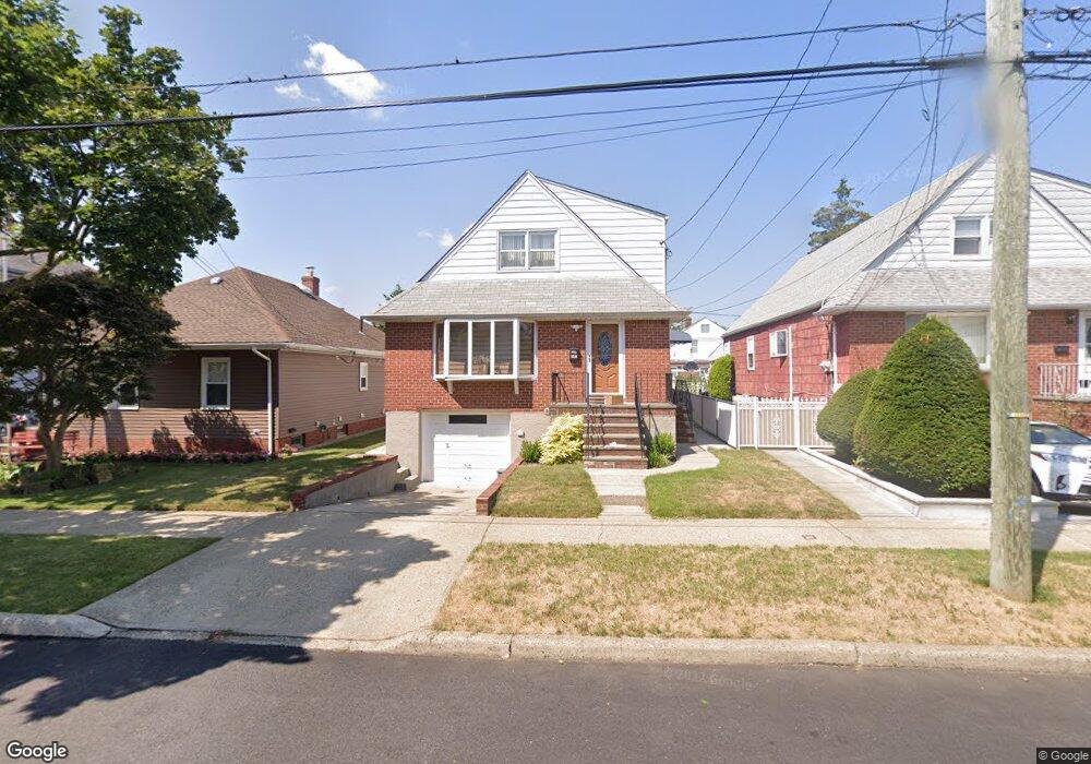 8544 262nd St, Floral Park, NY 11001 - photo 1
